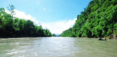 Rafting der Fluss Madre de Dios in der Nähe von Boca Manu