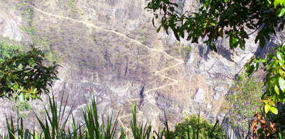 Choquequirao Trail Spitzkehren vom Apurimac Fluss